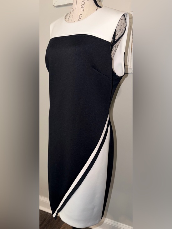 Tommy Hilfiger Elegant Colorblock Sheath Dress – Modern Black & White Design - Picture 4 of 12